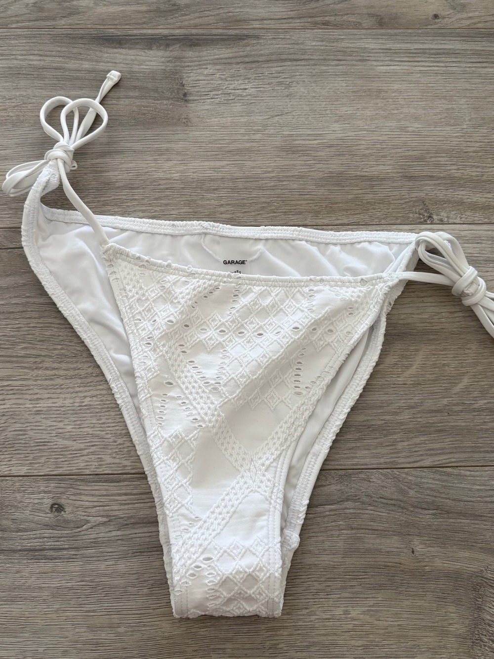 Garage Textured Cheeky Tie-Side Bikini Bottom in White sz Small